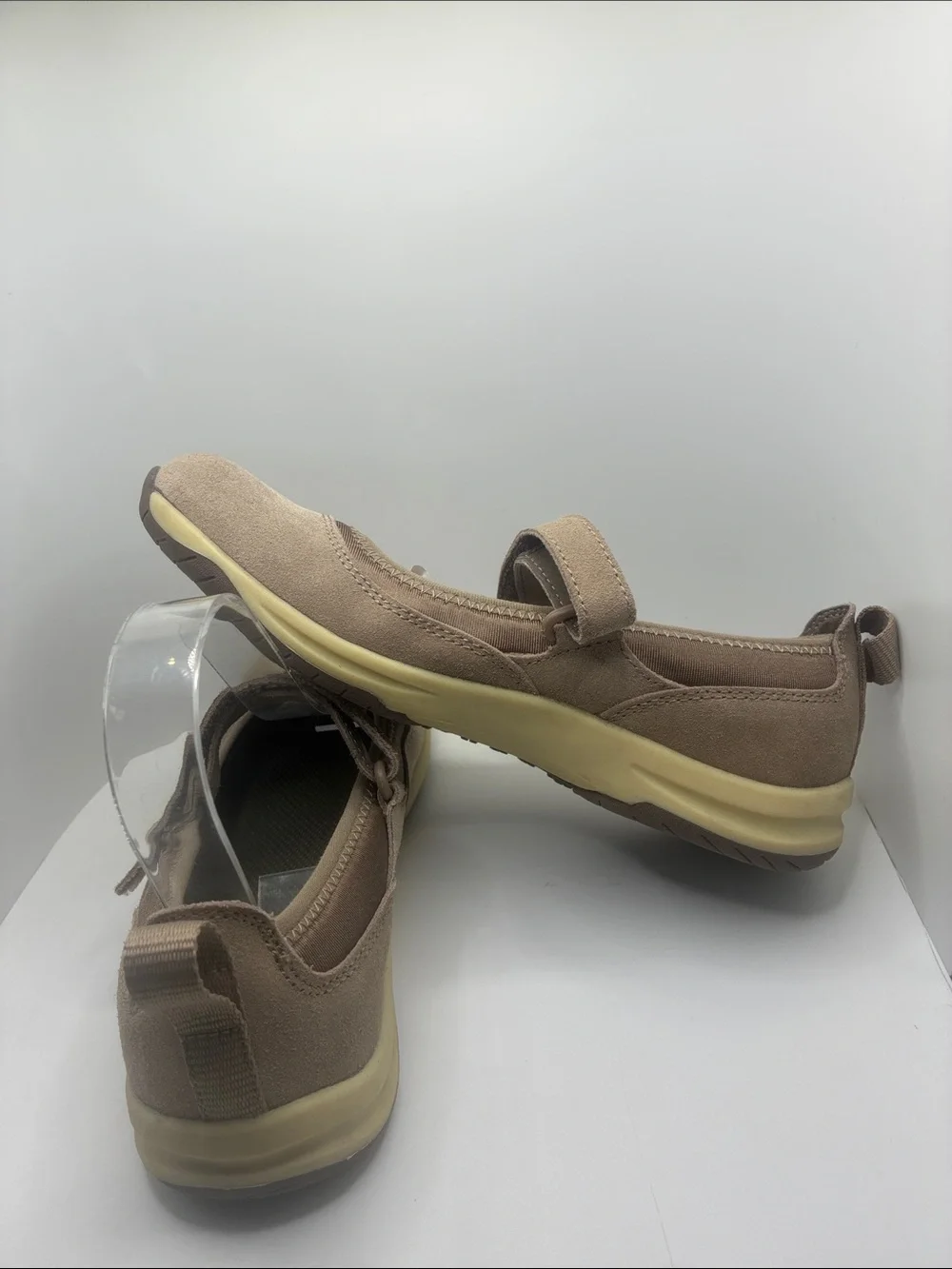 LANDS END WOMANS TAN MARY JANE STYLE SHOES / SIZE 6B SUEDE LEATHER/ STITCH DESIG